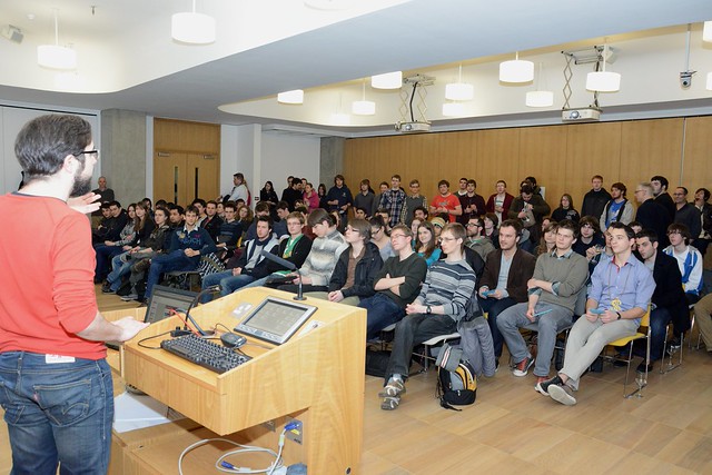 Informatika Adalah Kunci Teknologi Masa Kini